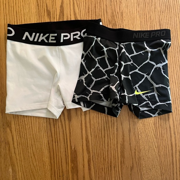 2 Nike Pro Tight Shorts Womens Sz Small Dri Fit - Picture 10 of 10